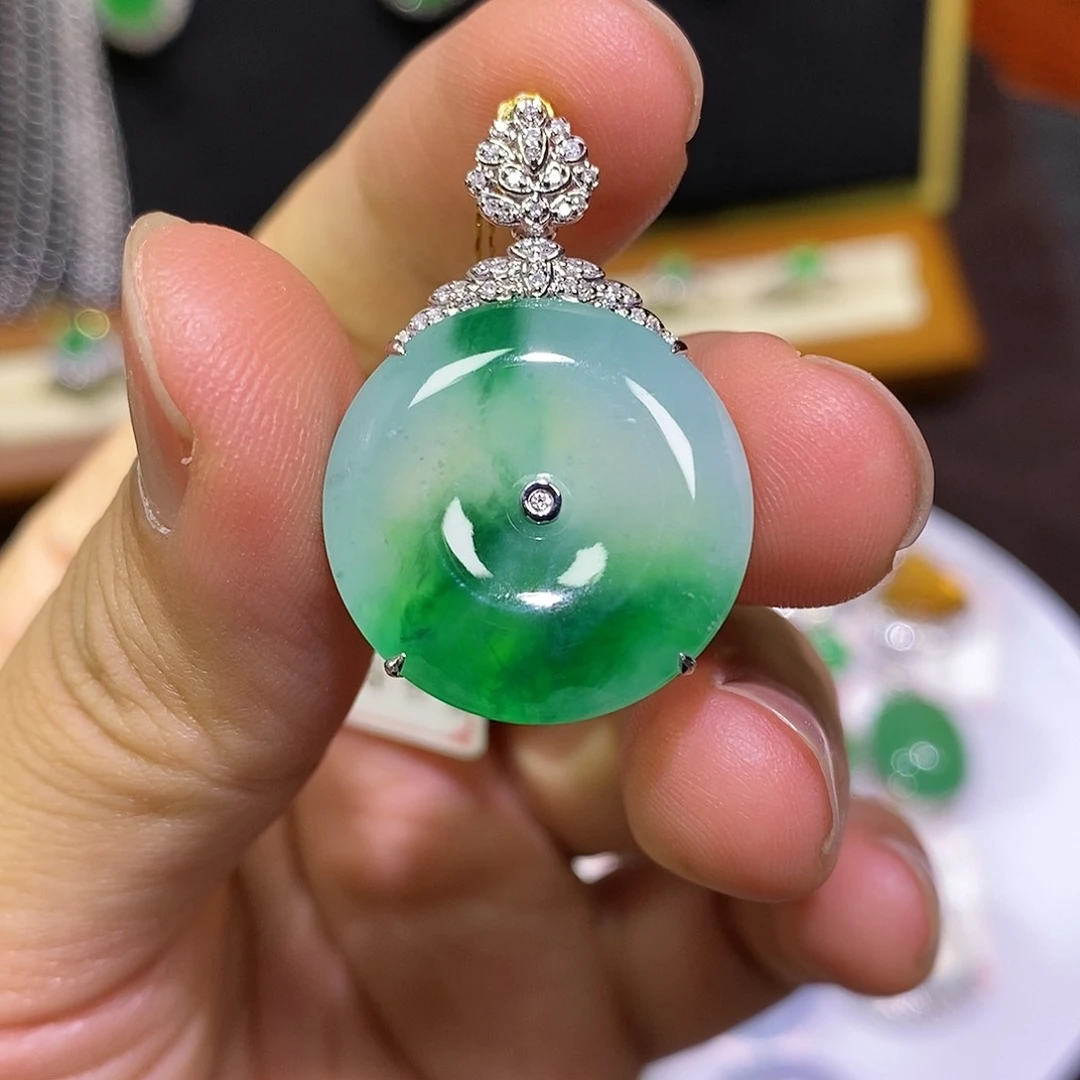 【闪购商品】翡翠18K金镶嵌吊坠(不含链)