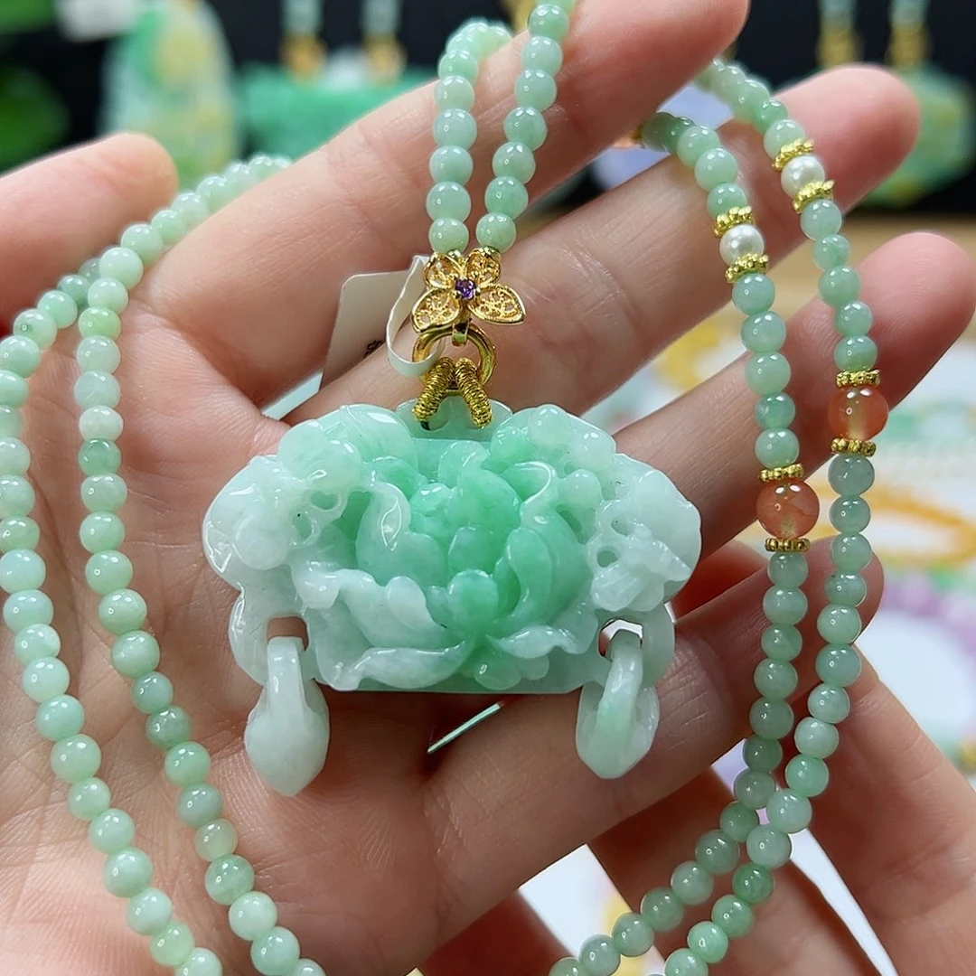 颈饰未镶嵌翡翠吊坠