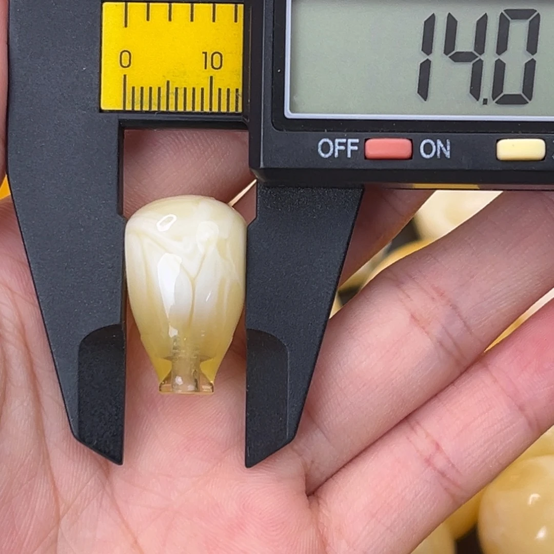 未镶嵌琥珀裸石荧光溶洞三通