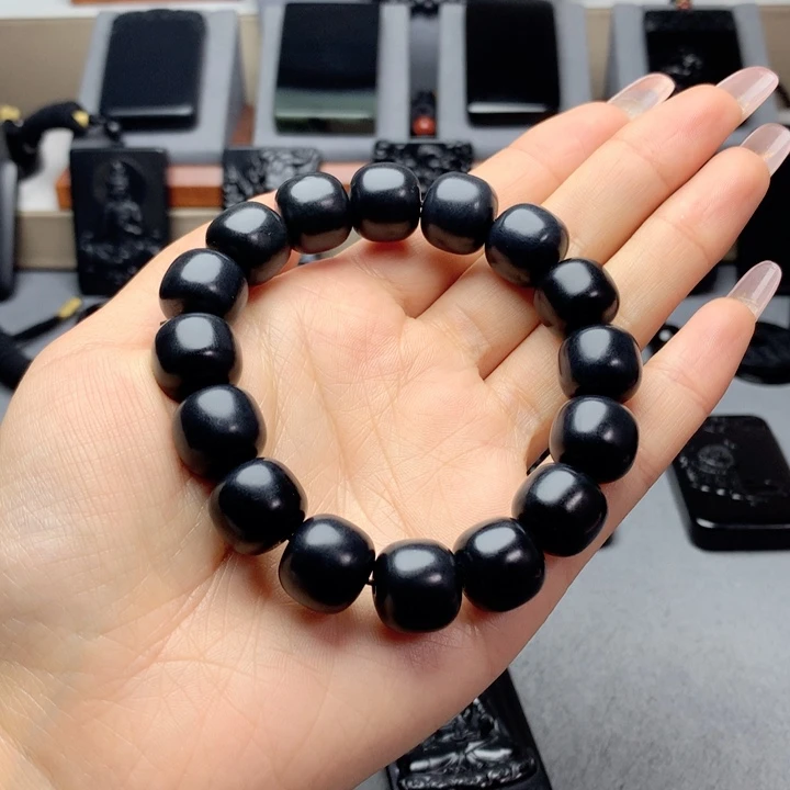 和田玉（墨玉）手串未镶嵌黑**?