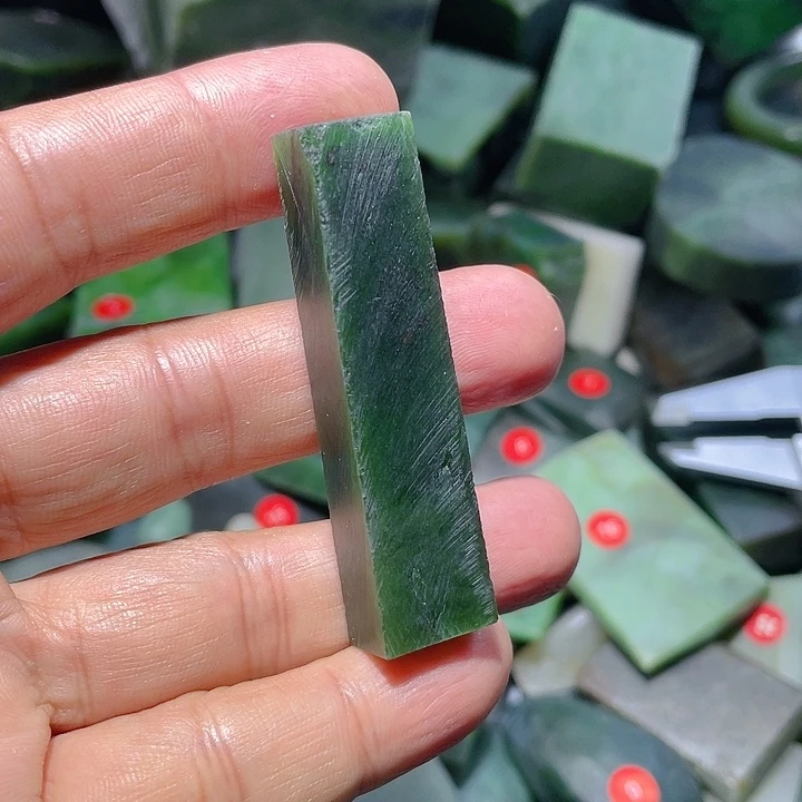 和田玉未镶嵌珠宝奇石