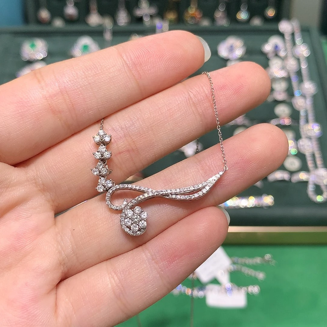 颈饰18K金镶嵌钻石