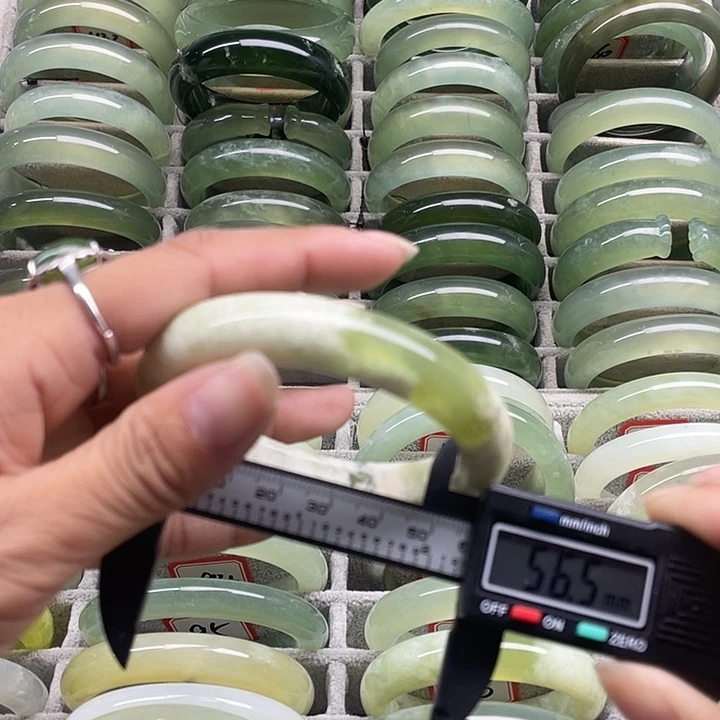 蛇纹石玉未镶嵌手镯119