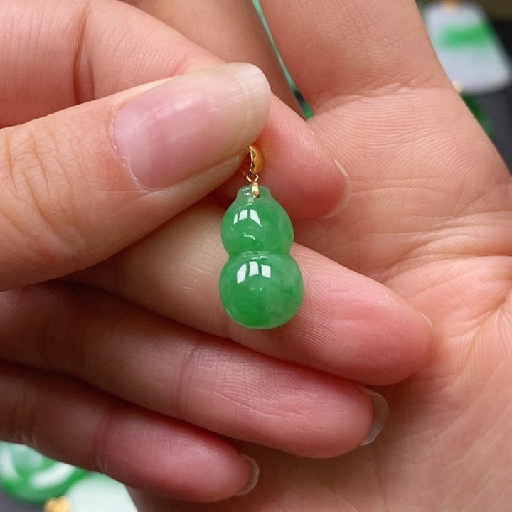 翡翠颈饰未镶嵌吊坠