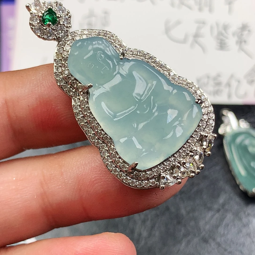 翡翠未镶嵌颈饰观音
