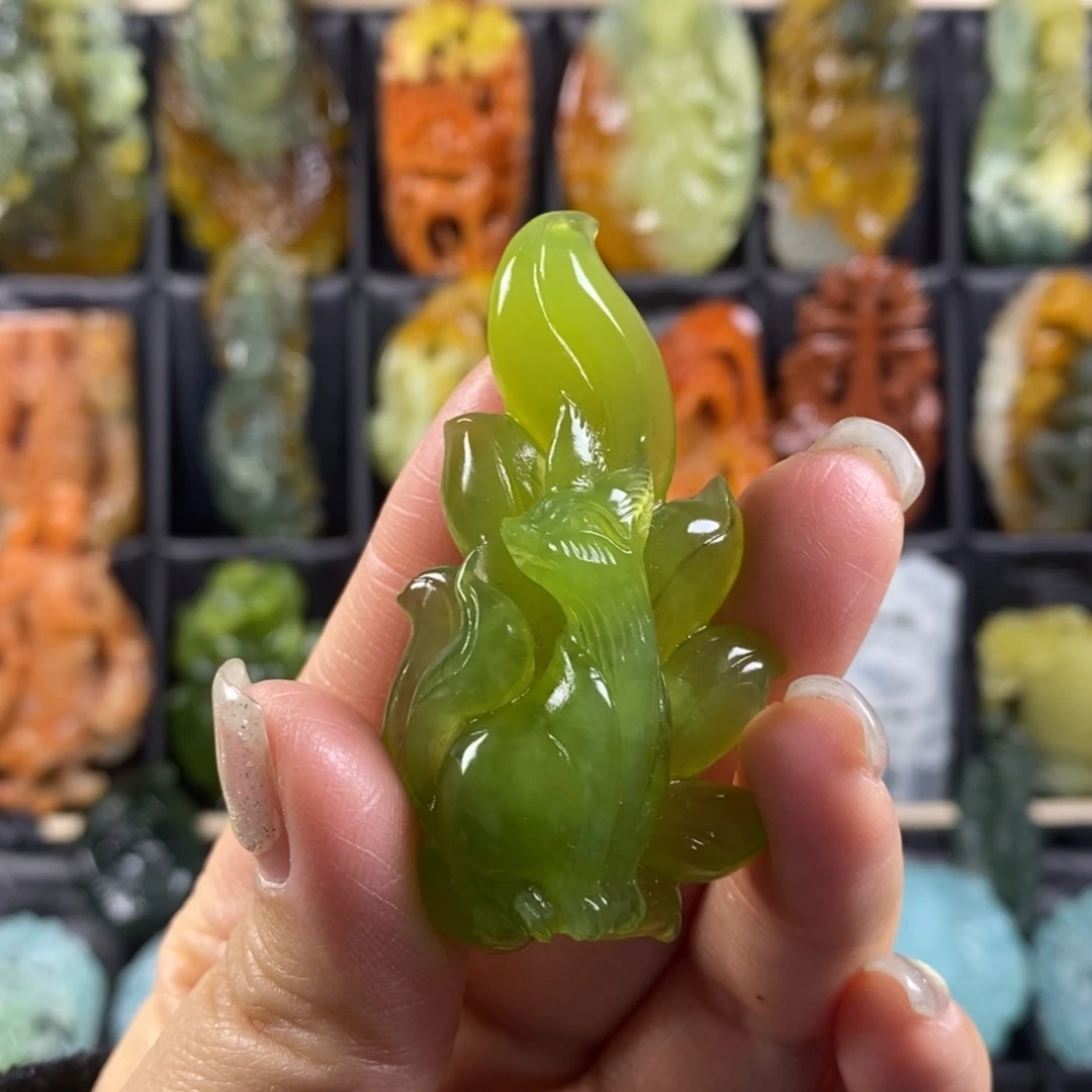 蛇纹石玉颈饰合金