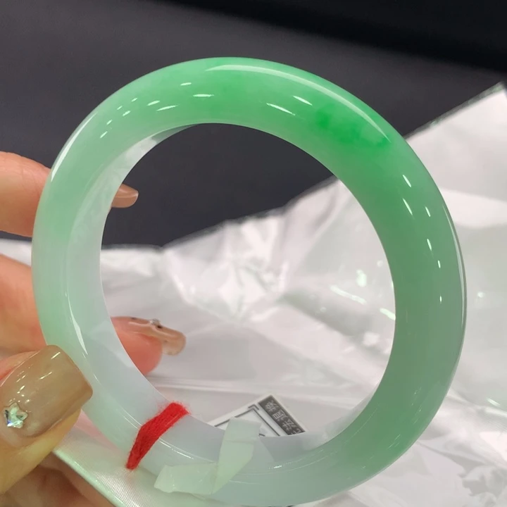 翡翠手镯未镶嵌正圈53