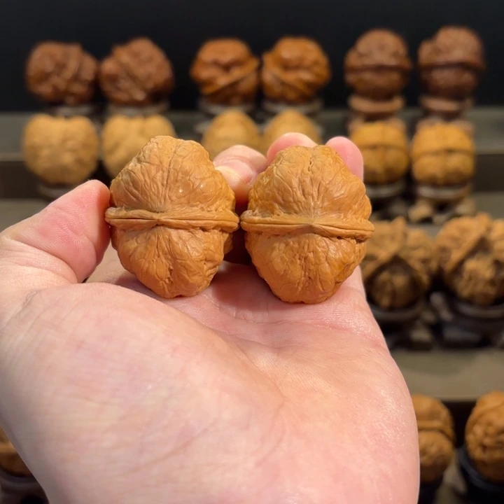 文玩核桃把件路****及聚宝