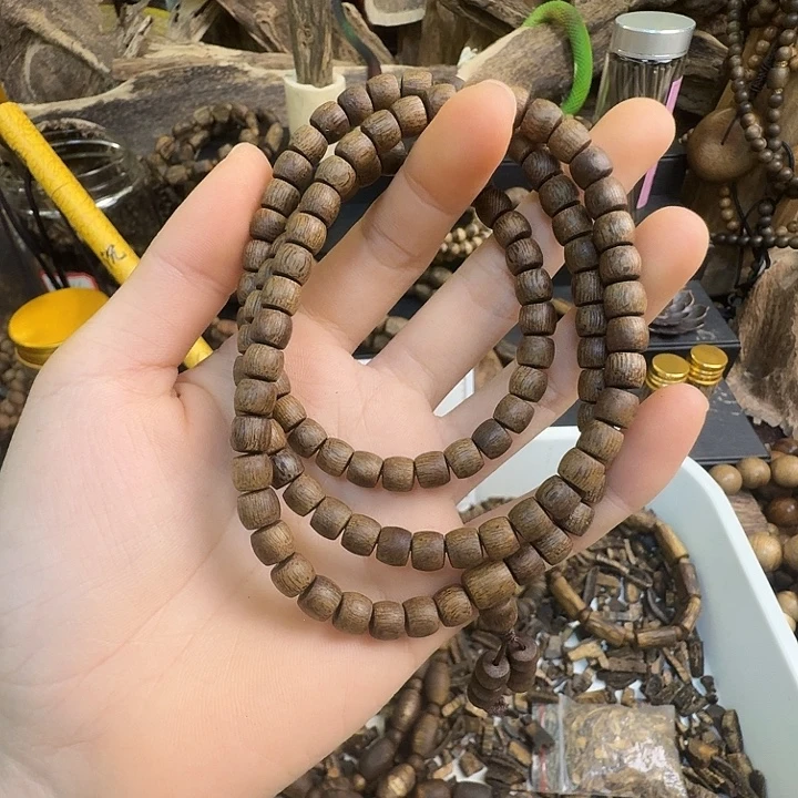 沉香沉香碎屑海南乌身白棋0.7大21克➕沉香碎屑多样性