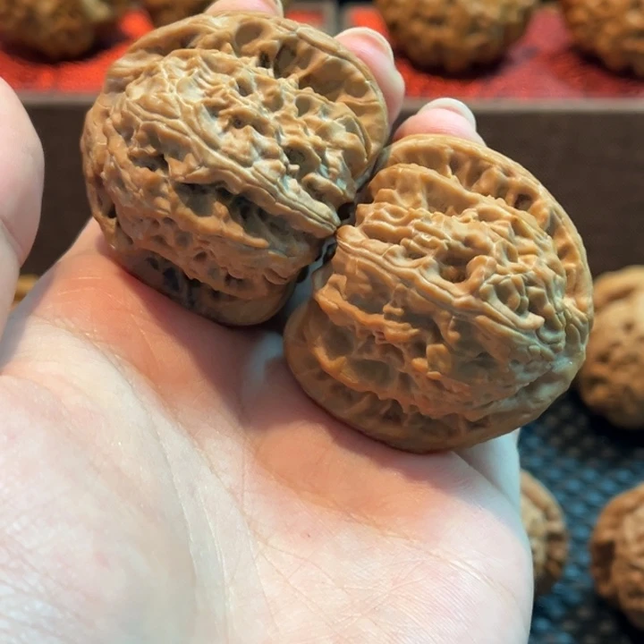 灵***体文玩核桃吊坠三角白