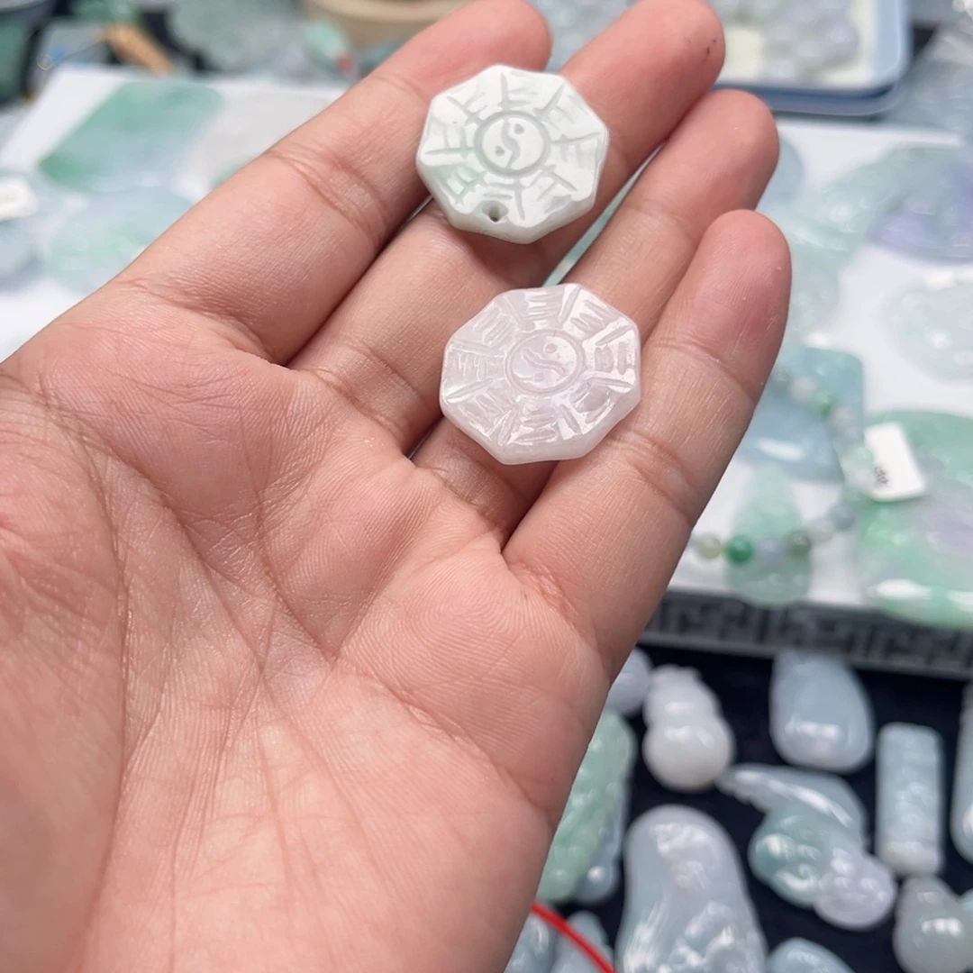 伊***紫翡翠未镶嵌颈饰天然翡翠A货