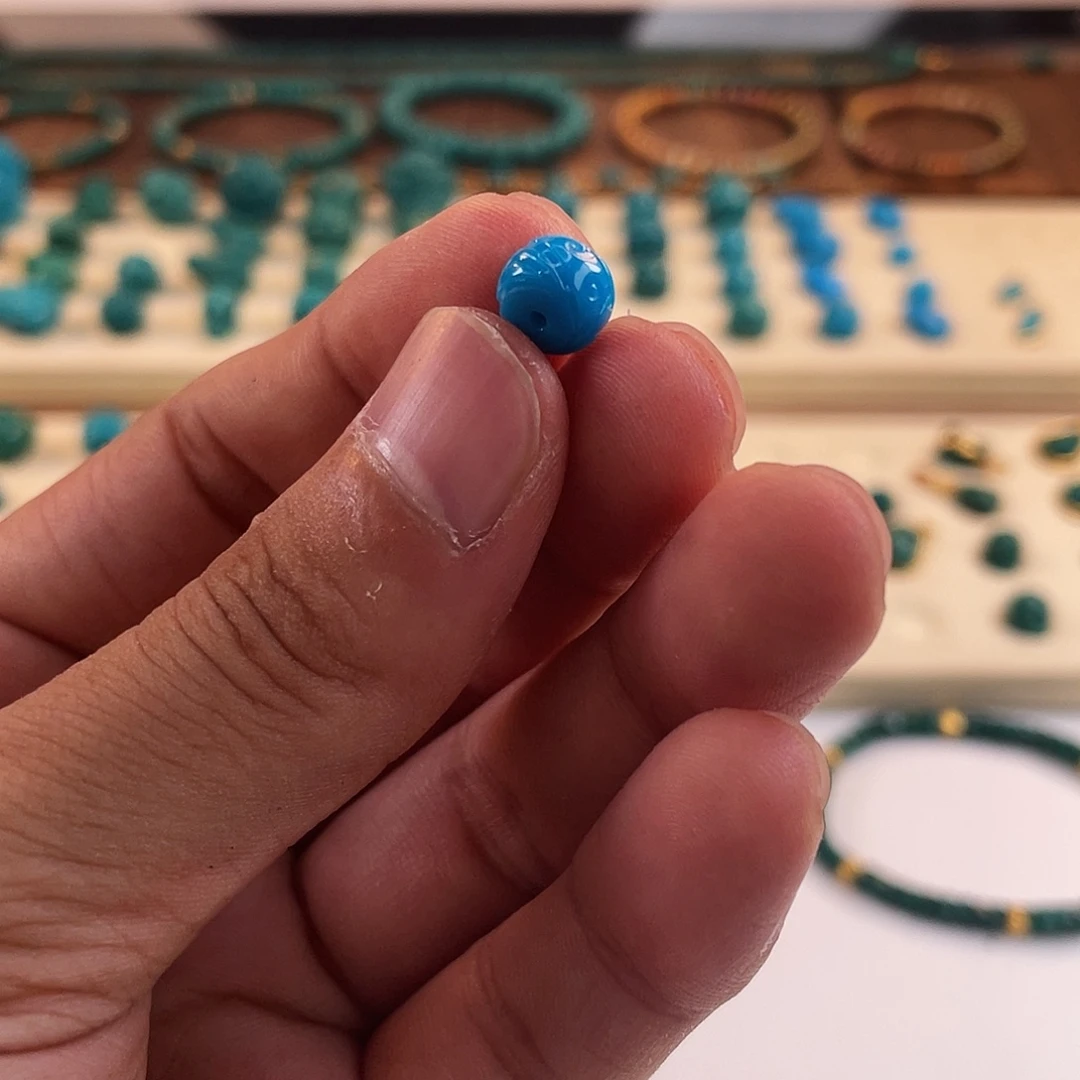 未镶嵌绿松石颈饰