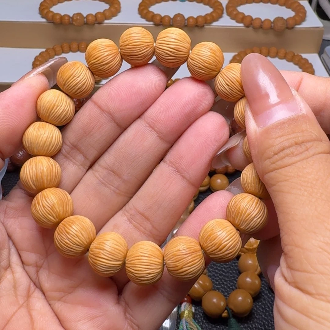 吊坠桃核金丝猴头