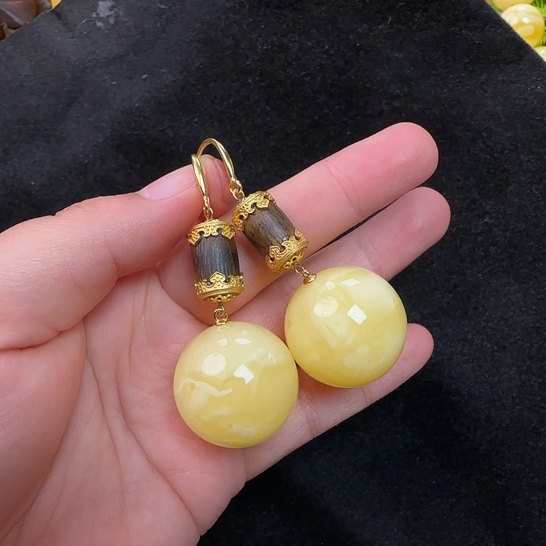 蜜蜡未镶嵌珠宝奇石