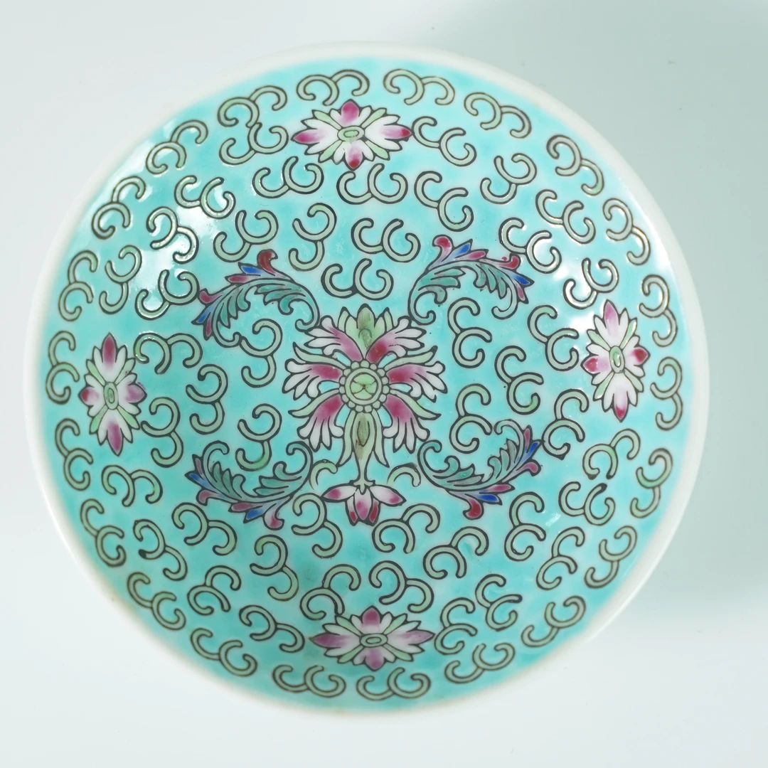 LABCN260103015【十竹斋】民国晚期松石绿缠枝莲粉彩笔舔