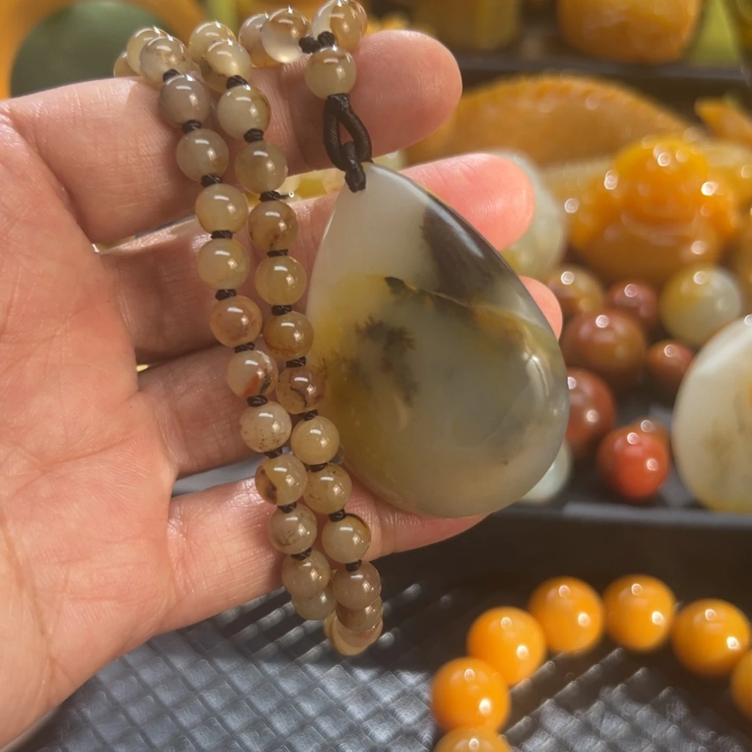 石英质玉未镶嵌颈饰