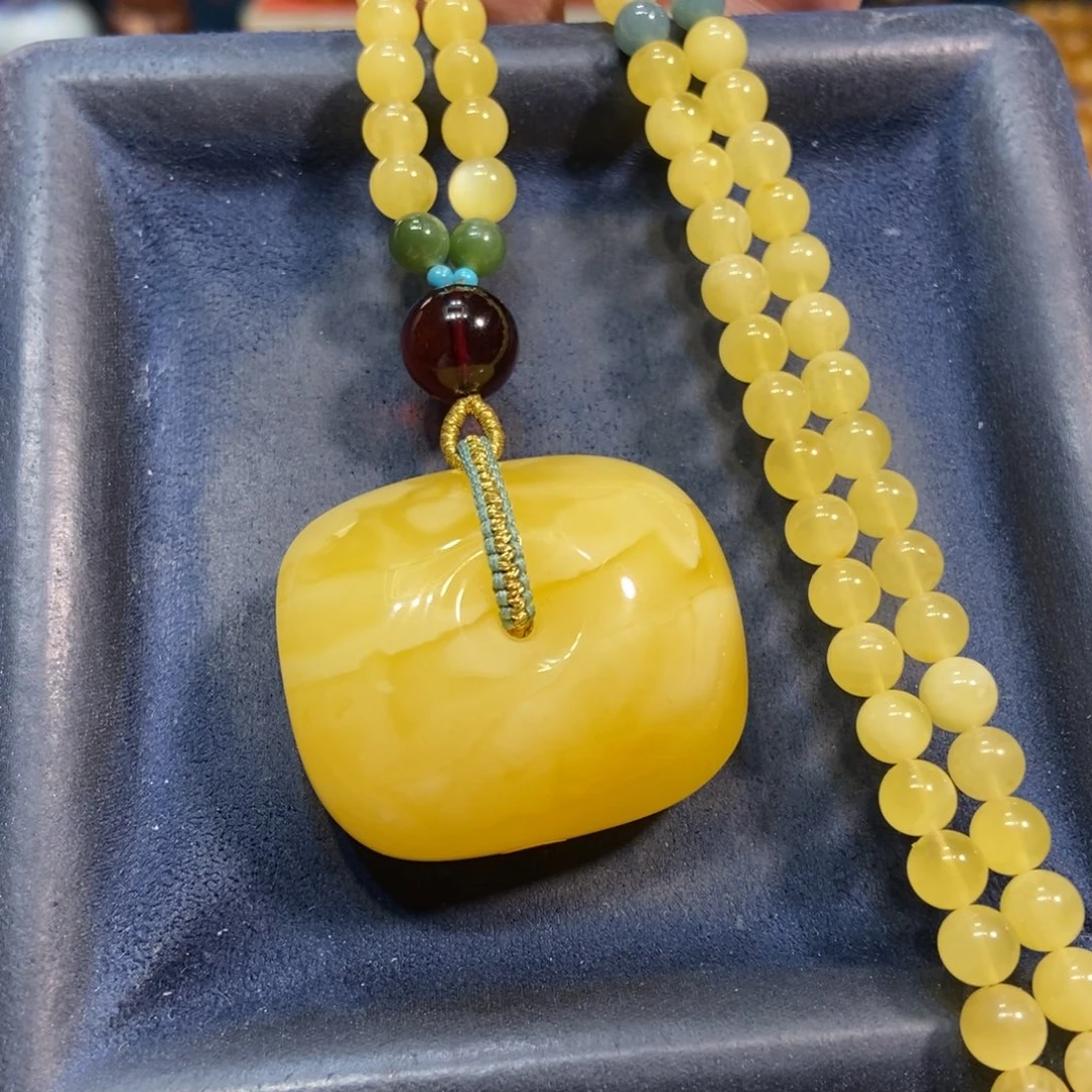 琥珀未镶嵌颈饰蜜蜡