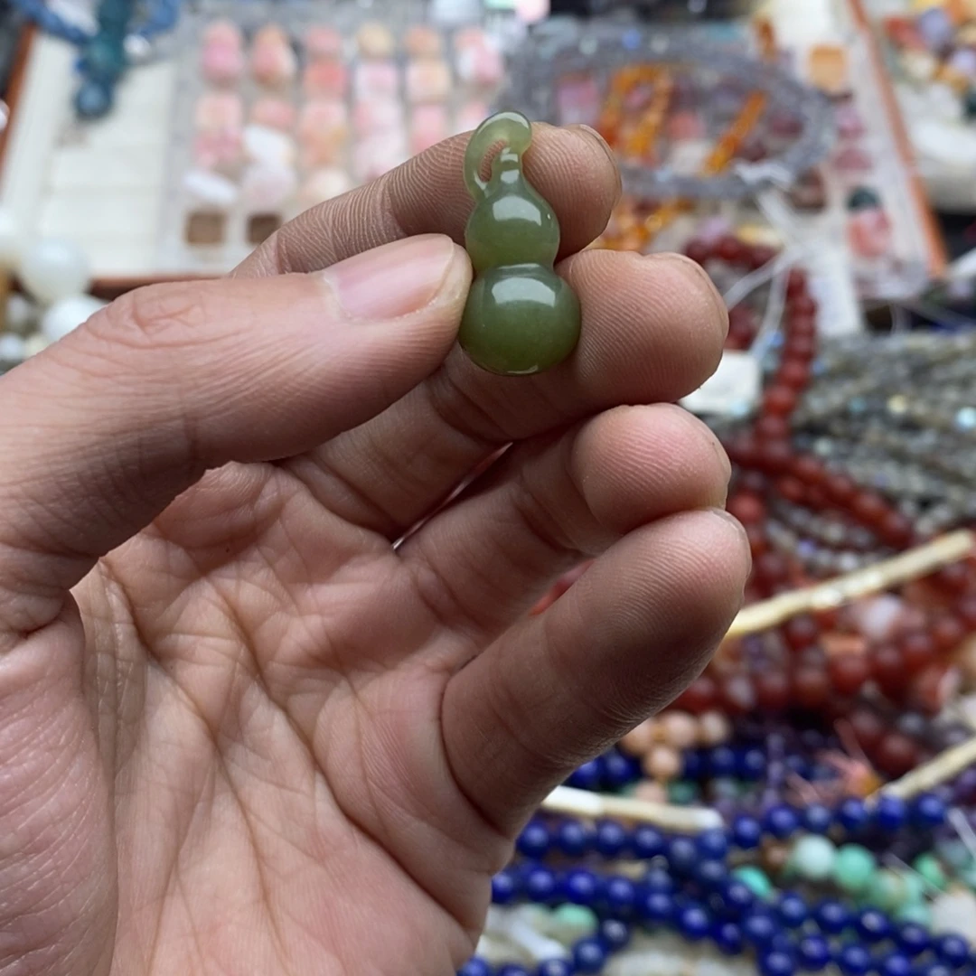 玛瑙/玉髓未镶嵌珠宝半成品一条天然精品和田玉葫芦11×24mm