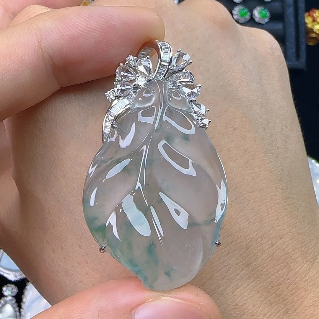 颈饰18K金镶嵌翡翠天然翡翠