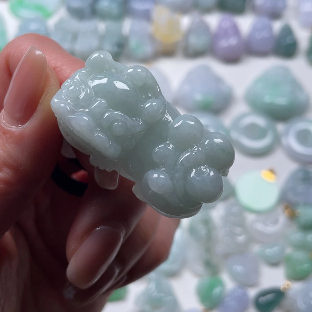 翡翠吊坠(赠链)未镶嵌