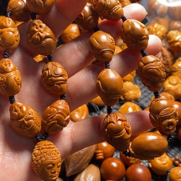 吊坠橄榄核有**色弥勒手持