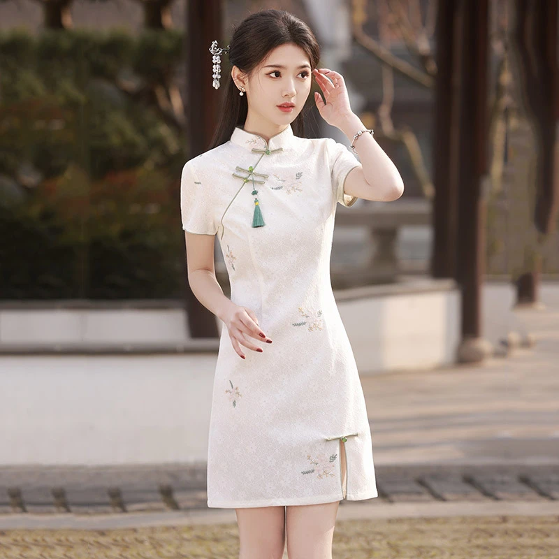 白色蕾丝国风新中式短款旗袍改良年轻款2025新款女复古小个子夏季