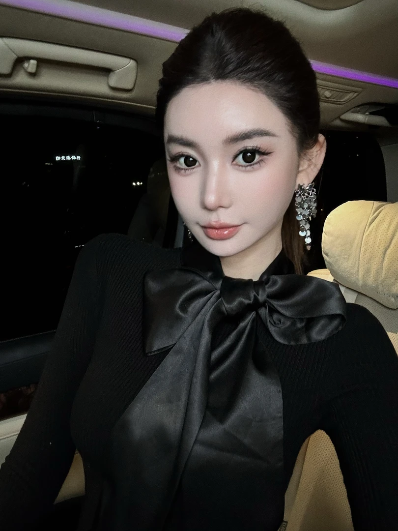 婉君【蝴蝶结打底】法式噶高级感绑带气质chic时尚上衣LWJ25A1T032