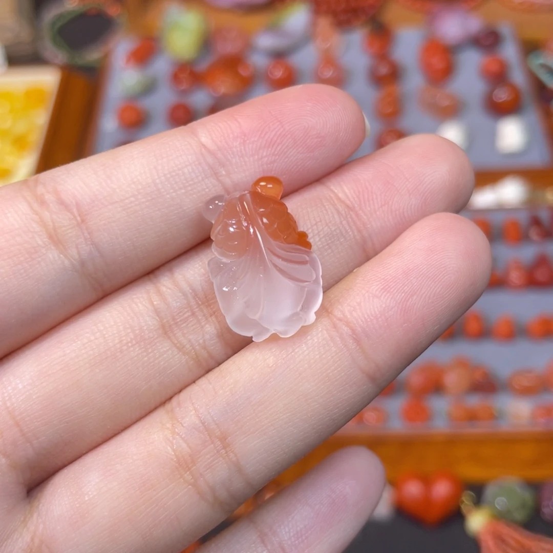 南红玛瑙未镶嵌金鱼