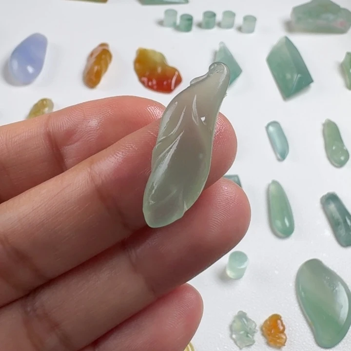 定制翡翠未镶嵌玉兰花