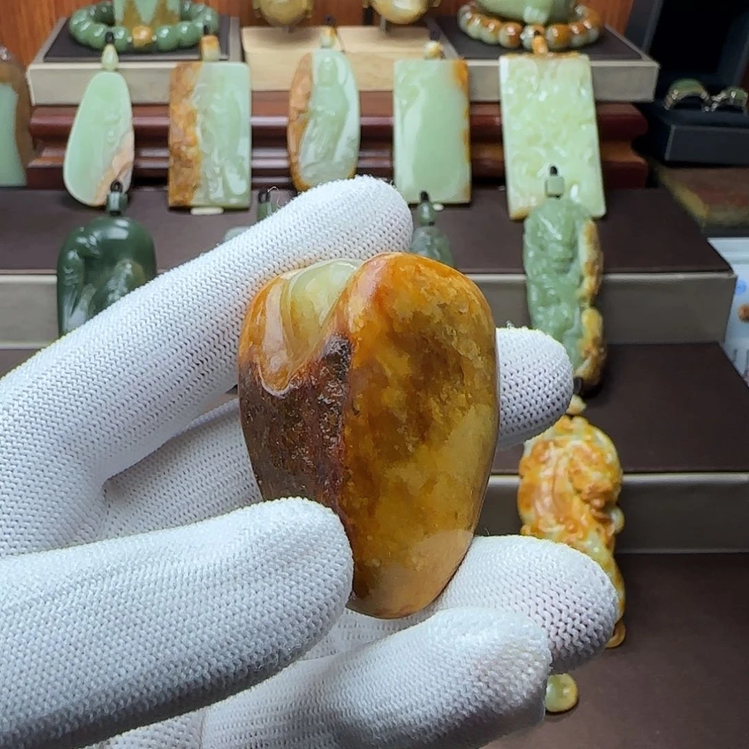 小***儿岫岩河磨玉（透闪石质玉）未镶嵌把件