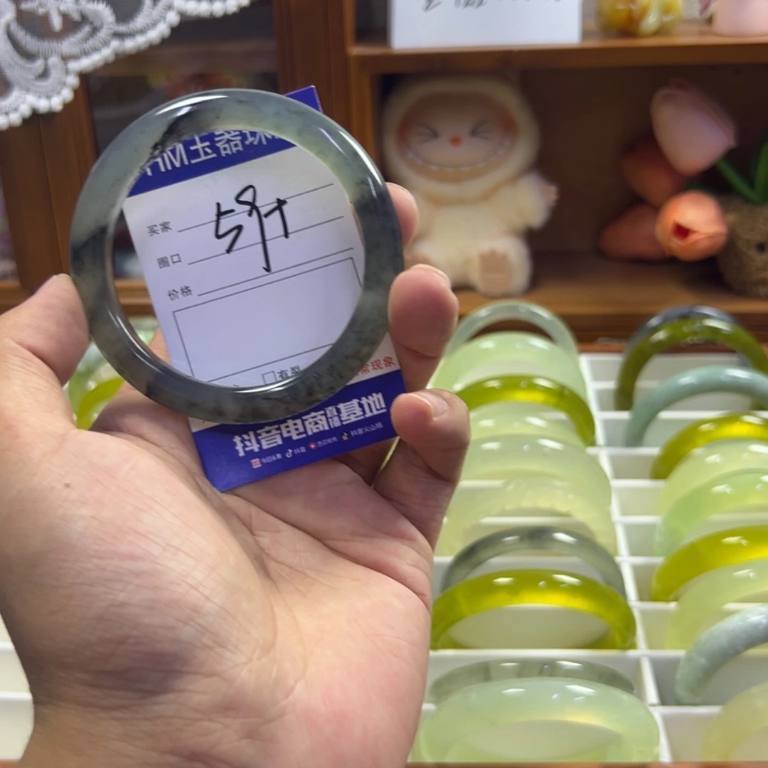 蛇纹石玉未镶嵌手镯390