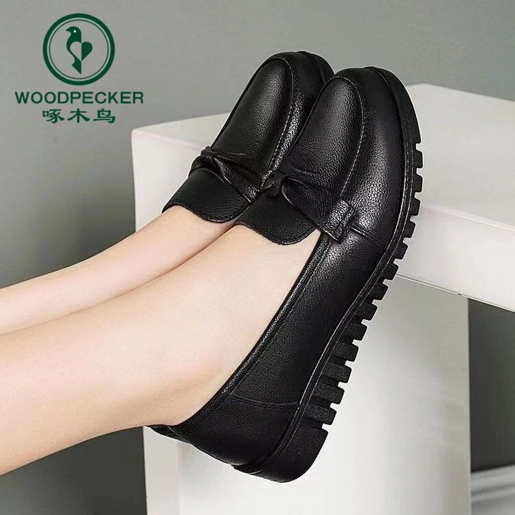 啄木鸟真皮乐福鞋中老年休闲软底妈妈鞋防滑平底软底舒适单鞋