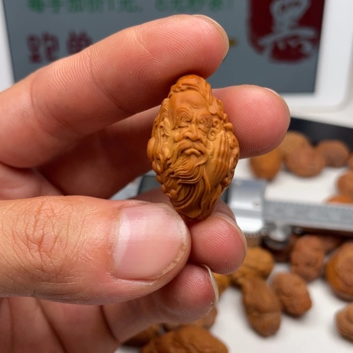 橄榄核吊坠橄榄核雕刻单子。