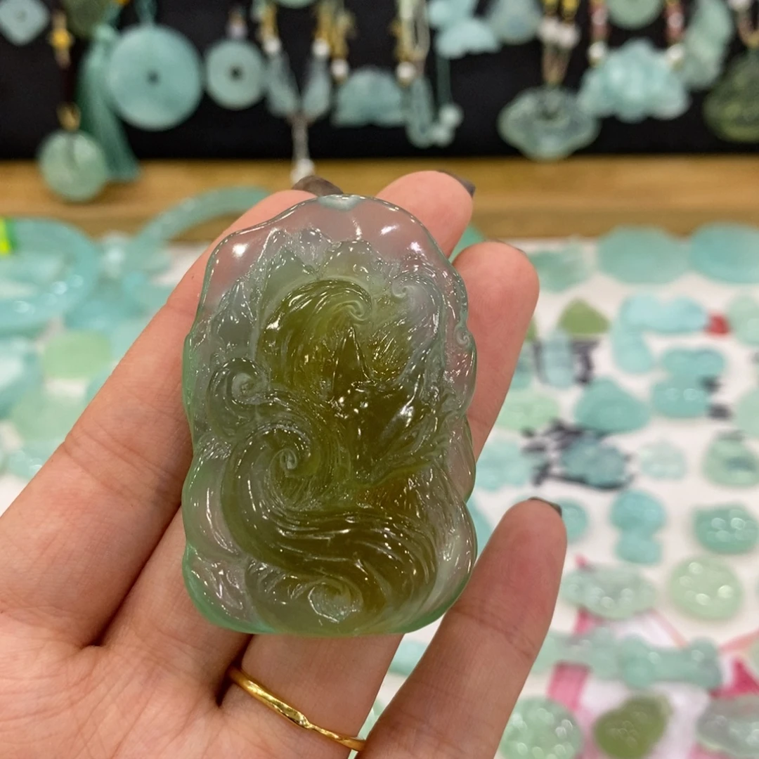 蛇纹石玉未镶嵌颈饰