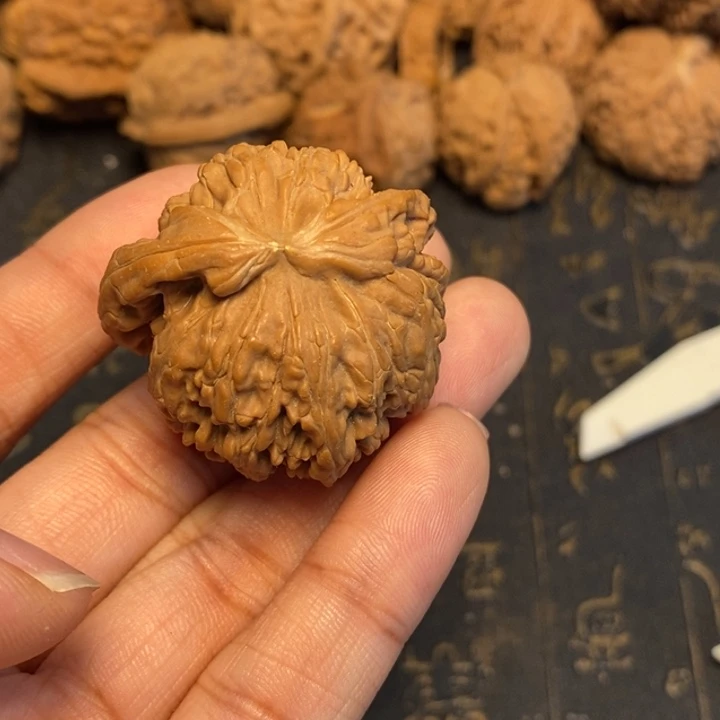 文玩核桃吊坠爱****练文玩核桃异形单只