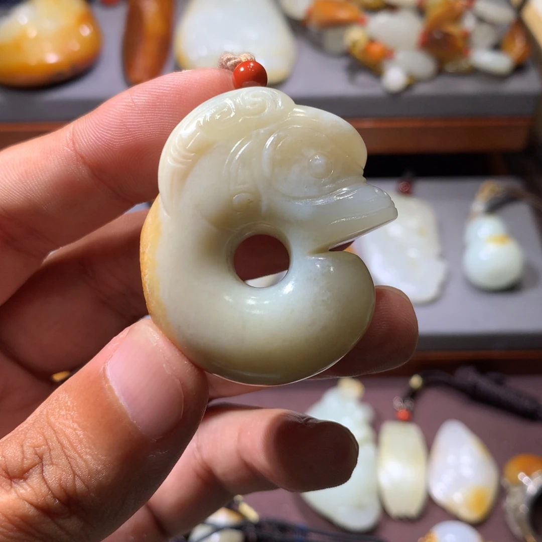 一****和田玉未镶嵌颈饰