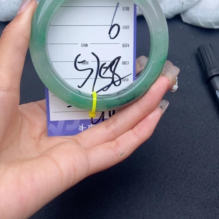 石英质玉（非洲翠）手镯未镶嵌6