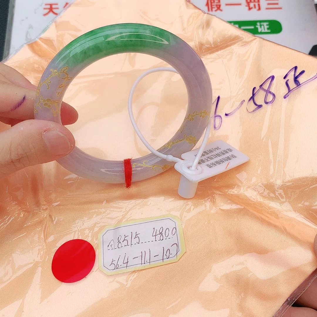 翡翠手镯未镶嵌翡翠