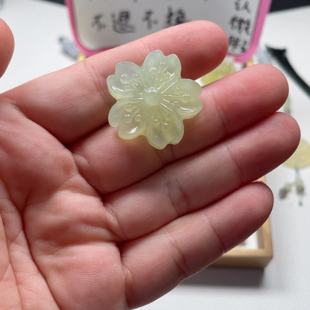 S***u未镶嵌蛇纹石玉颈饰