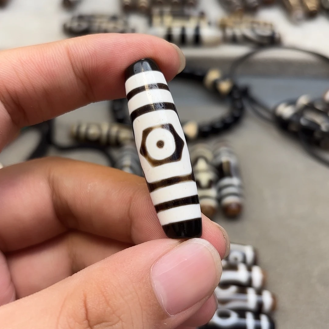 张***维玛瑙/玉髓未镶嵌珠宝半成品