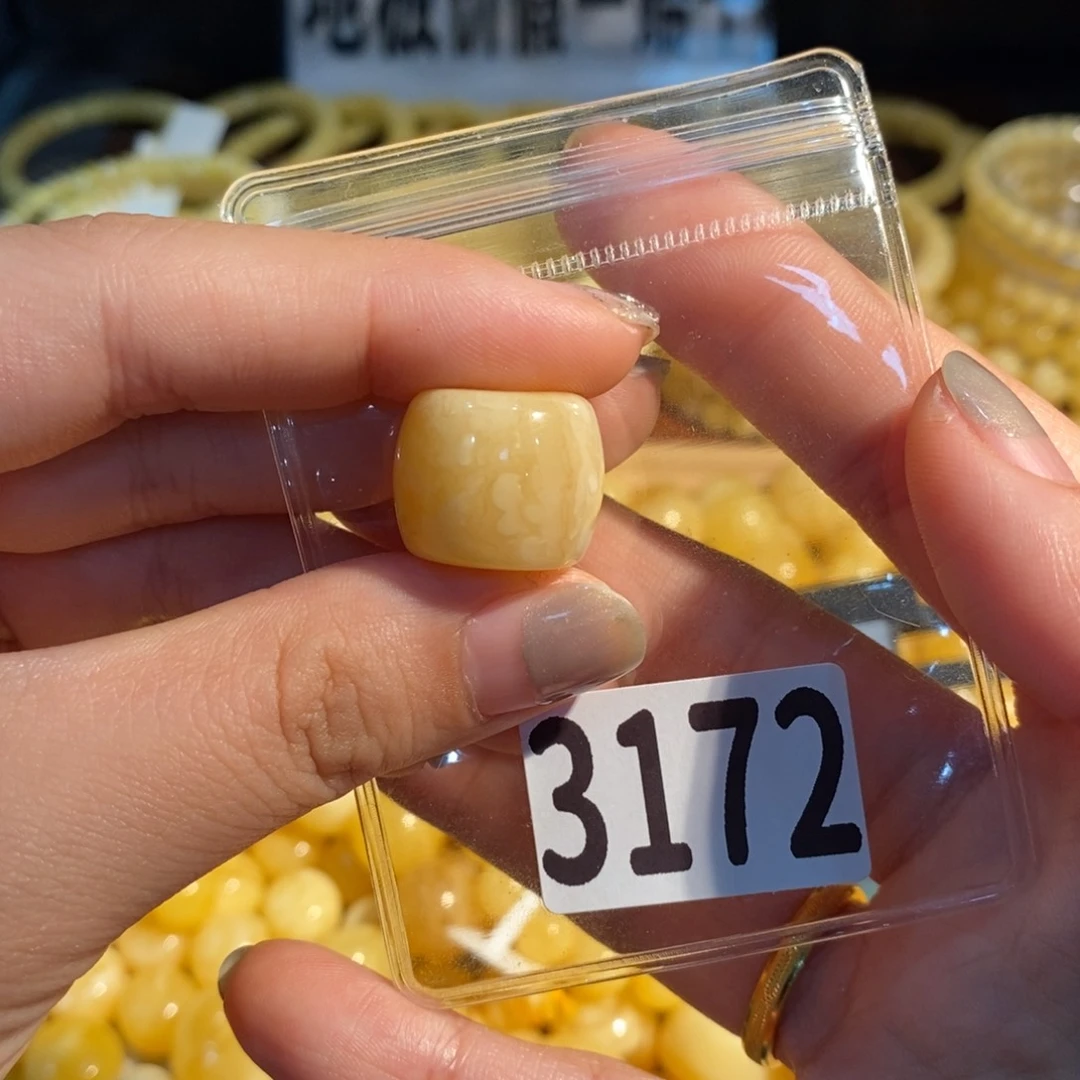 未镶嵌琥珀珠宝奇石3172