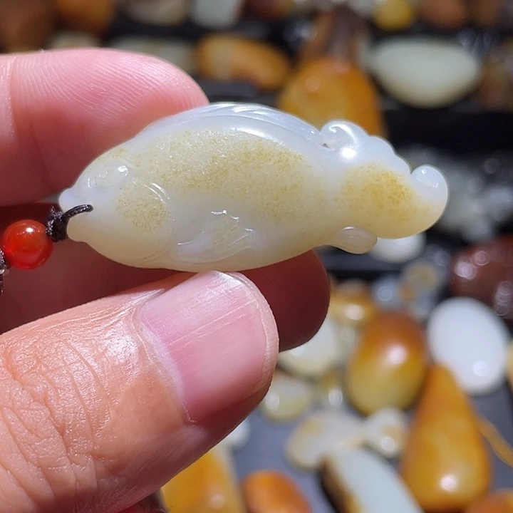 颈饰未镶嵌和田玉（糖玉）