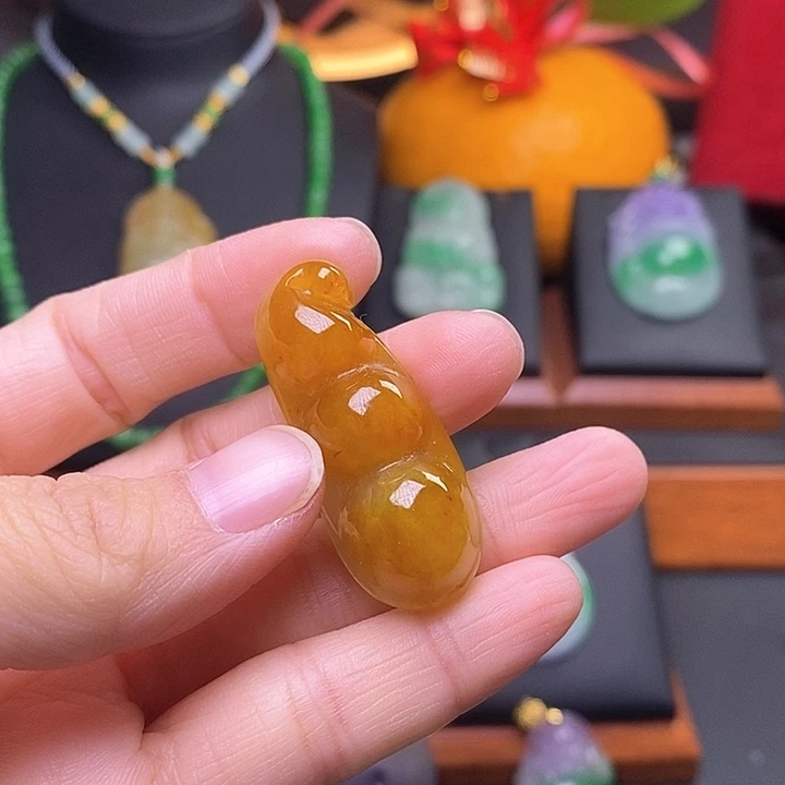 翡翠颈饰未镶嵌豆子