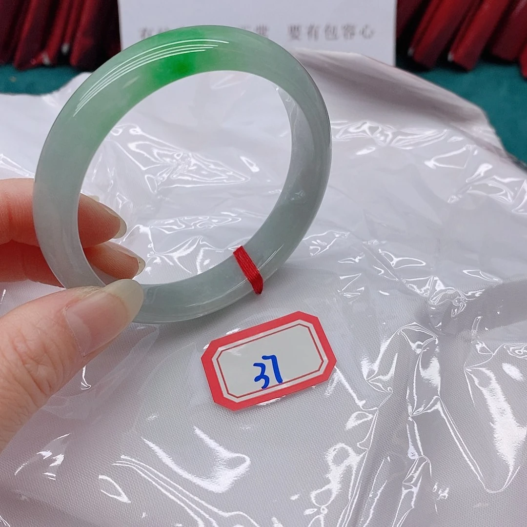 翡翠手镯未镶嵌与*37777777777