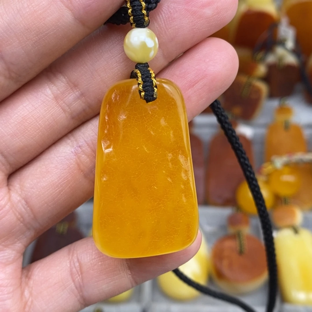 蜜蜡未镶嵌珠宝奇石