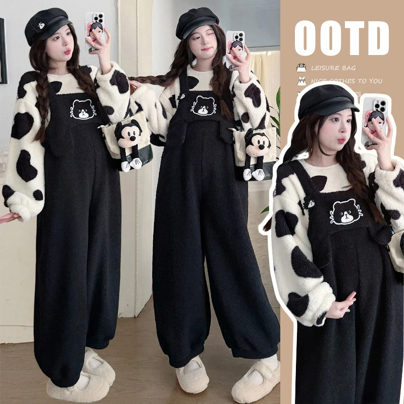 孕妇套装2025新款加绒加厚摇粒绒可爱猫猫背带裤奶牛珊瑚绒上衣潮