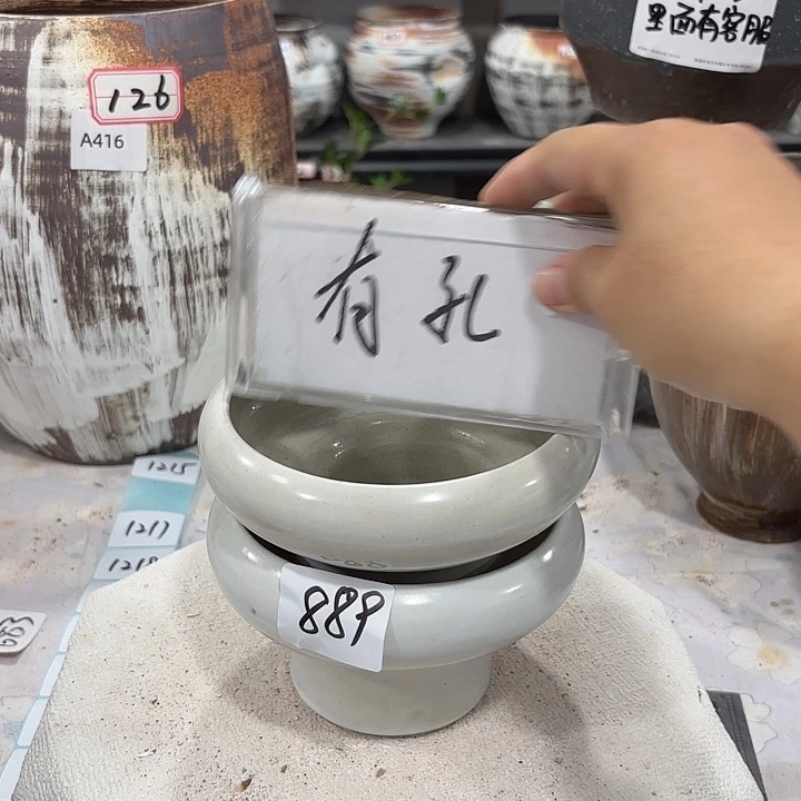 摆件高9，口12，有孔889