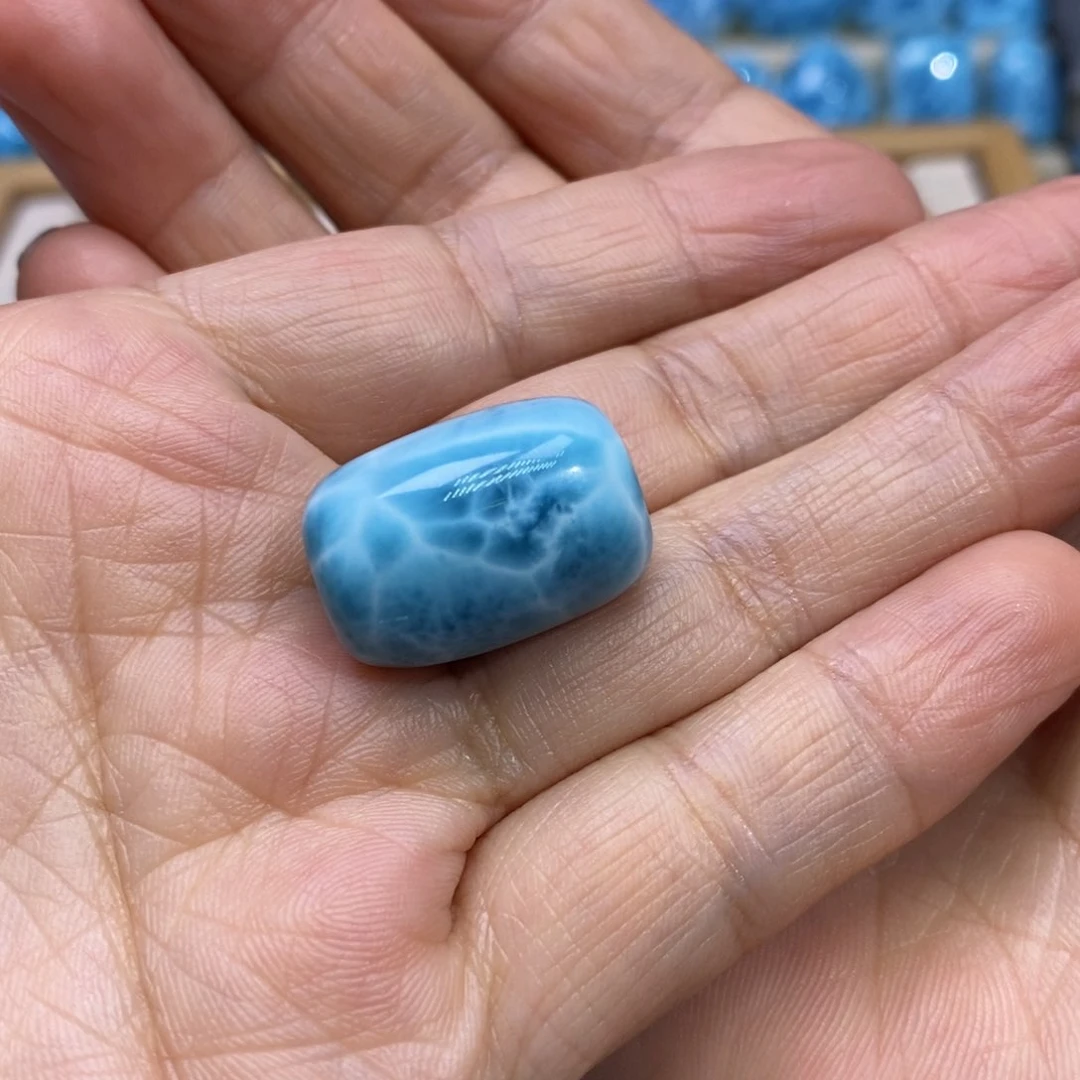 爱****针钠钙石（海纹石）未镶嵌颈饰