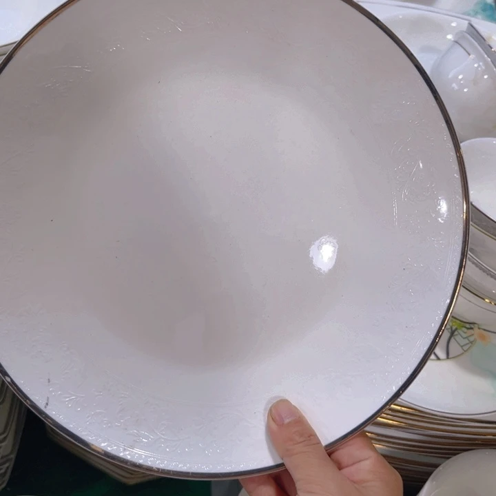 瓷片浮雕十寸大盘两个微瑕