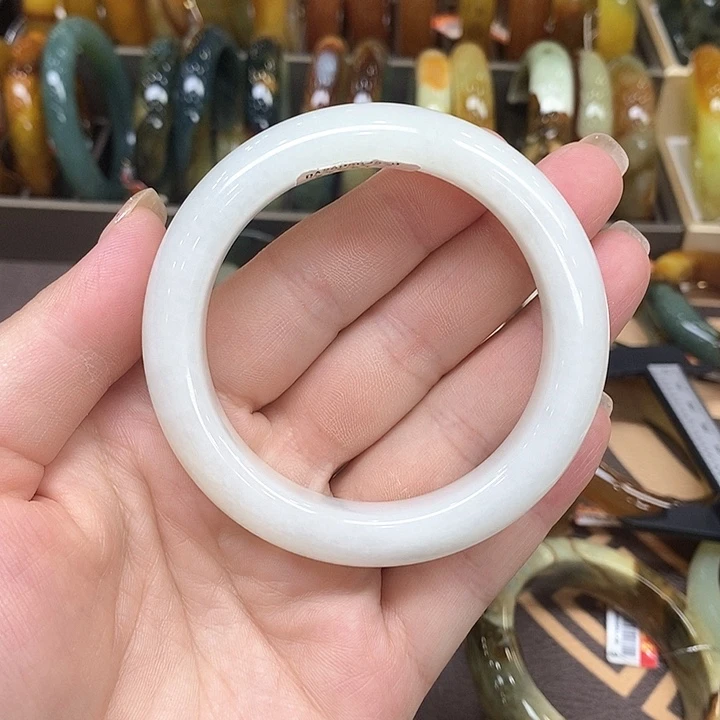 未镶嵌透闪石-蛇纹石玉手镯